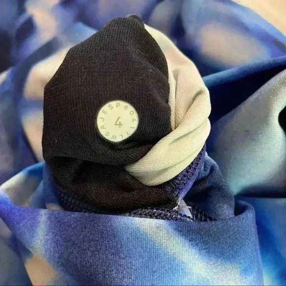 Lululemon Blue Tie Dye Capris - Picture 6 of 10